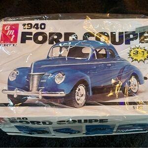 1940 Ford Coupe Car AMT 1/25 Scale Model Kit 6581
